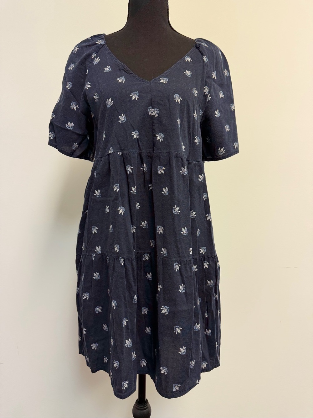 Old Navy Navy Floral Tiered V-Neck Mini Dress